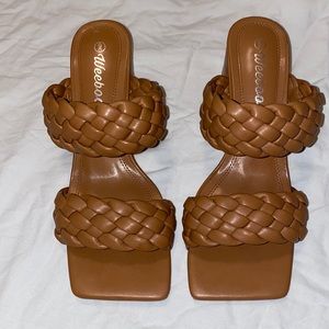 square toe kitten heel